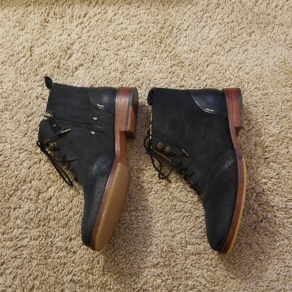 NWOT‎ J SHOES